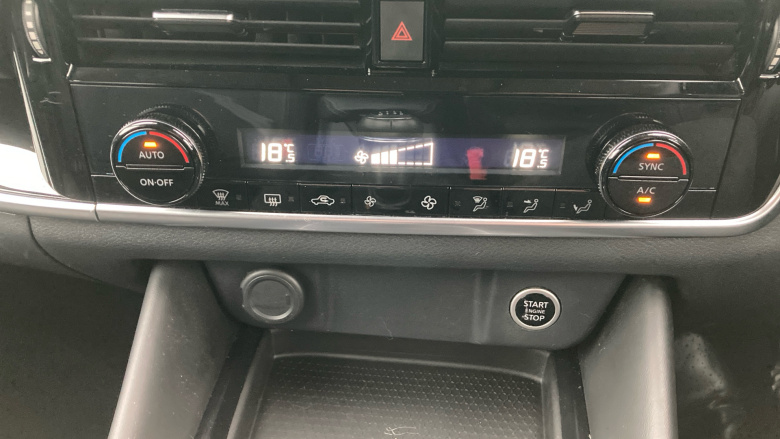 Nissan Qashqai 1.3 DiG-T MH N-Connecta 5dr Petrol Hatchback